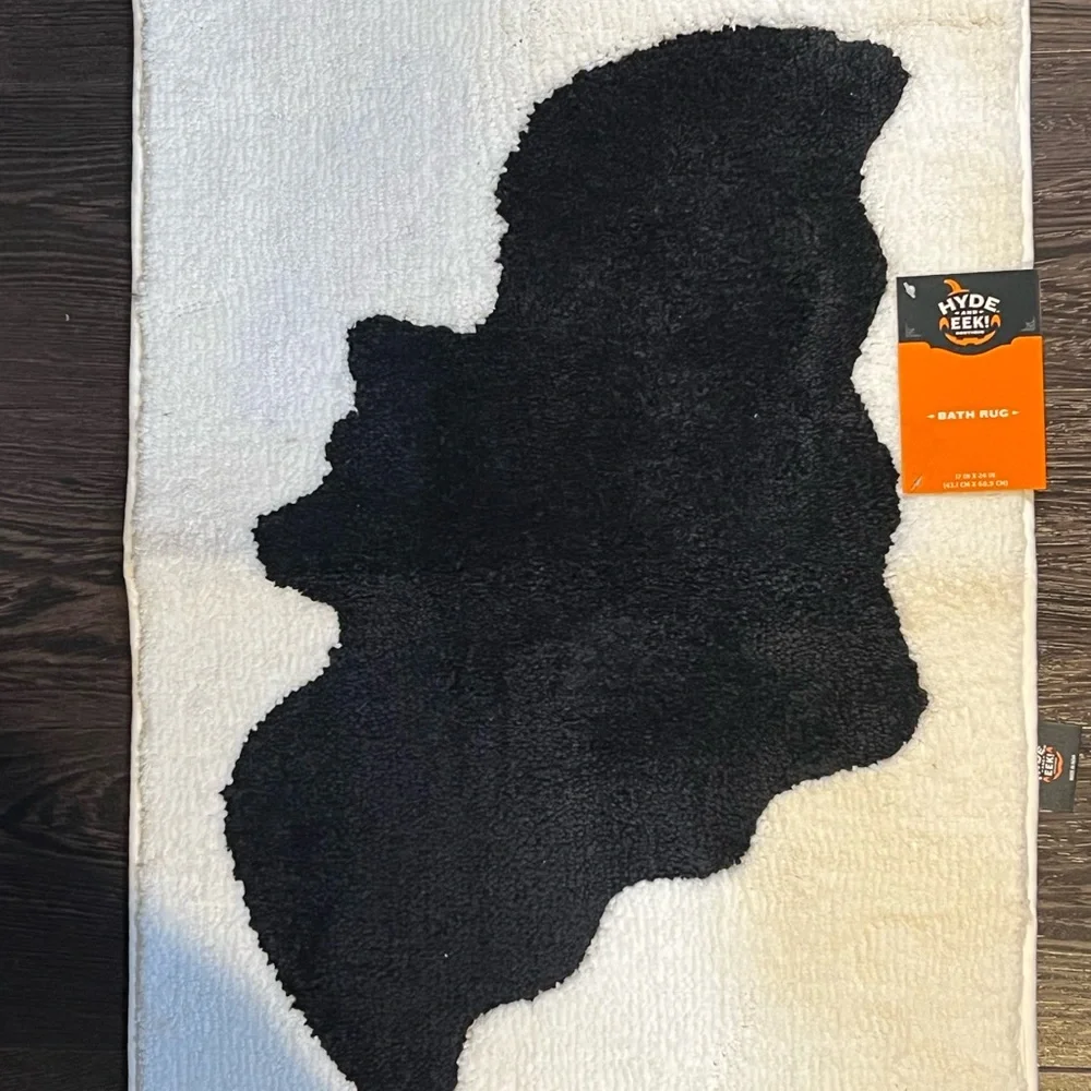 Target Hyde Eek Bat Halloween Bath Rug Bathroom decor 17” x 24”